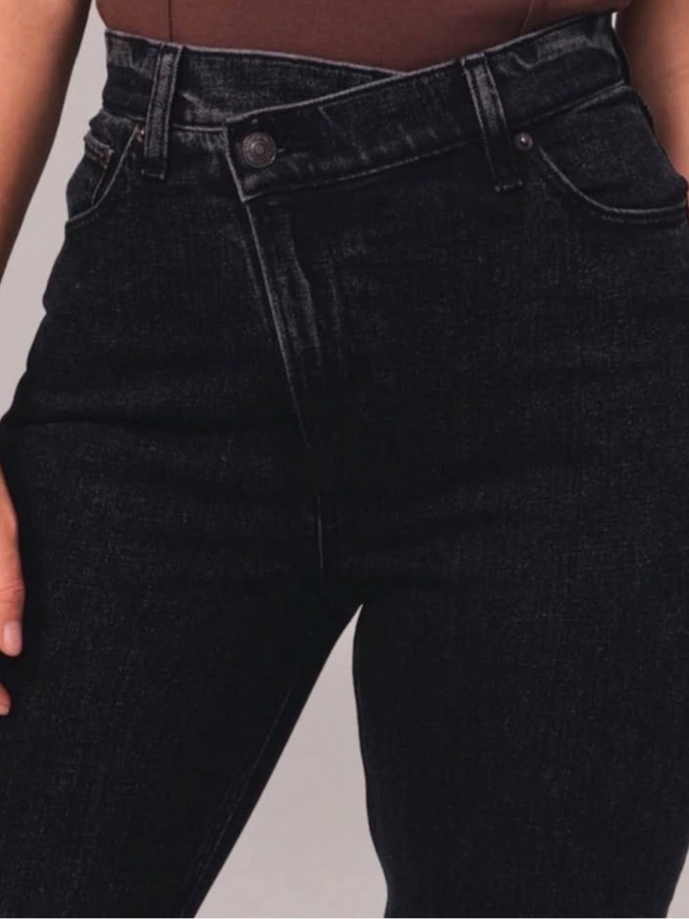 The 90s Slim Straight Ultra High Rise Faded Black Criss Cross